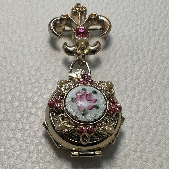 BROOCH: Rare vintage Pegasus, coral gold tone, rose, pink, locket, one of a kind - Picture 6 of 17